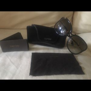 Classic Tom Ford Sunglasses with accessories Brown
